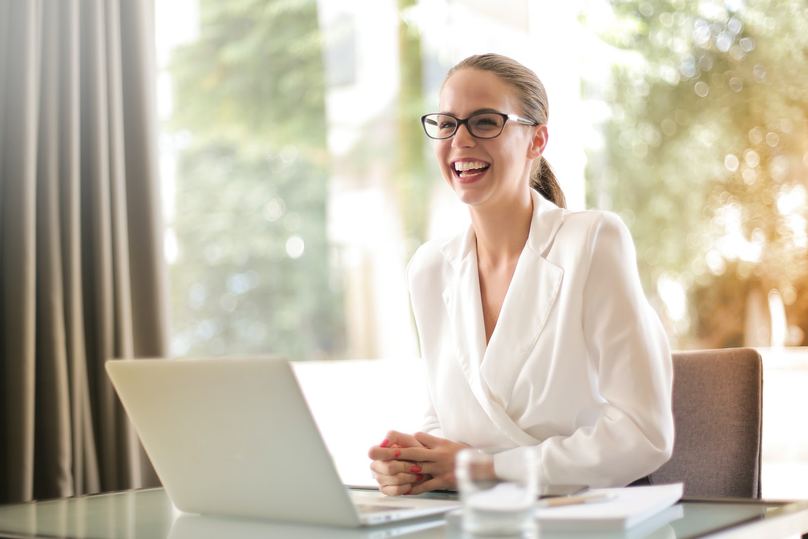 Smiling girl with laptop.